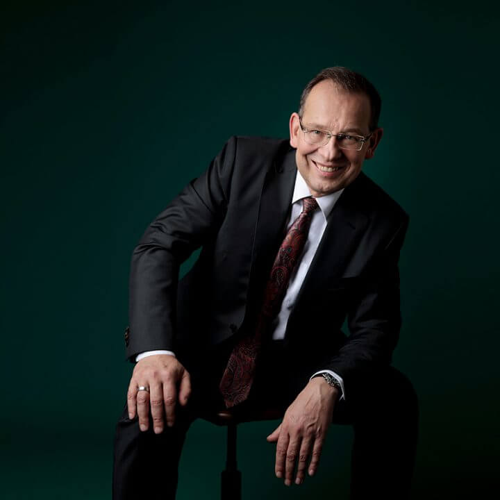Portrait of Lutz Tilker, consultant at Eric Salmon & Partners